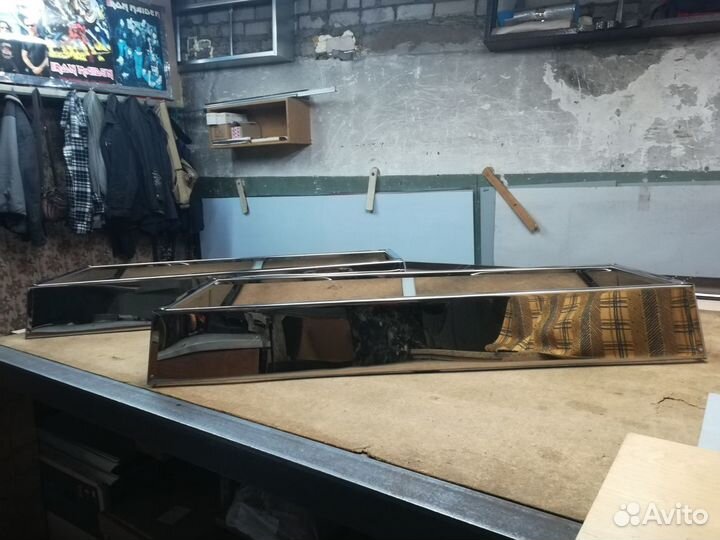 Цветочница на кладбище