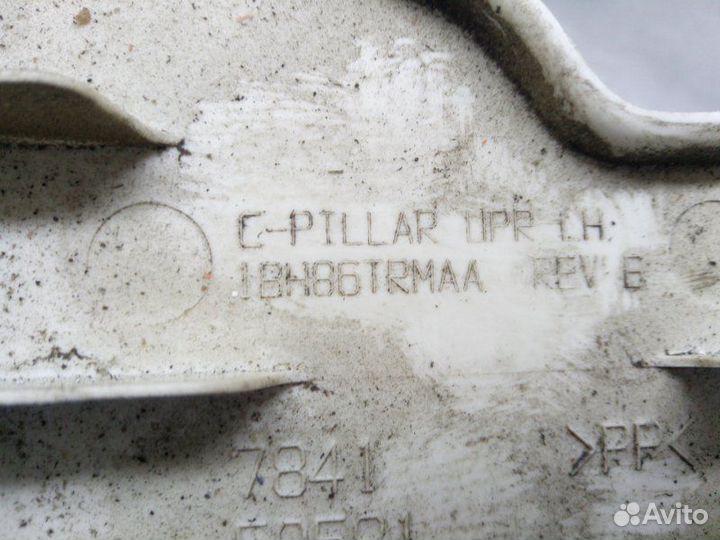 Обшивка стойки задняя левая Dodge Nitro 3.7 V6 EKG