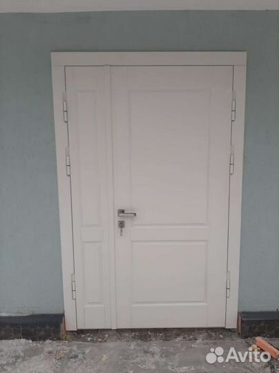 Дверь входная металлическая белая