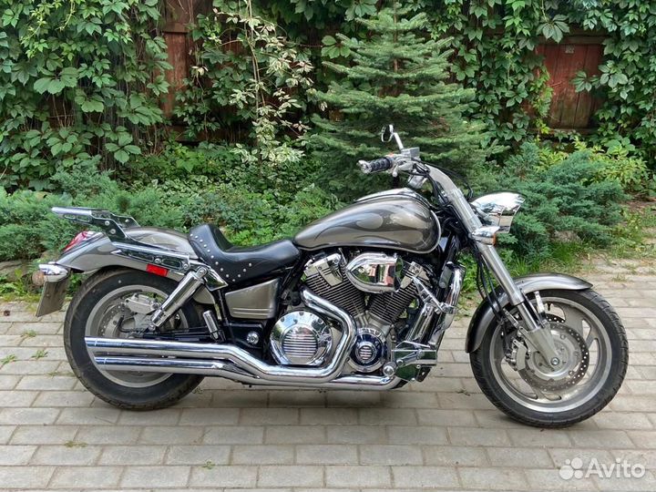 Продаю Honda VTX-1800 C