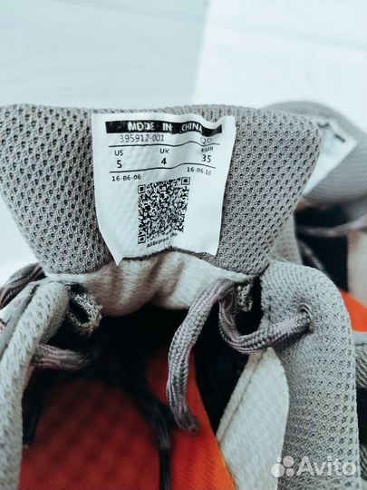 Кроссовки женские новые