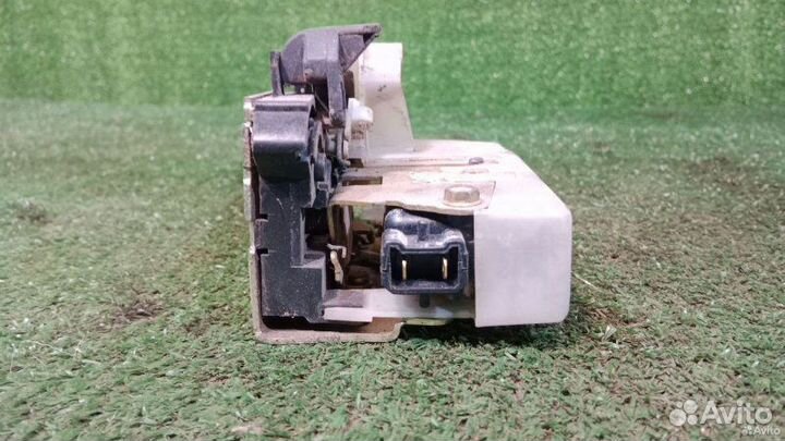 Замок передний правый Renault Symbol 1999-2002