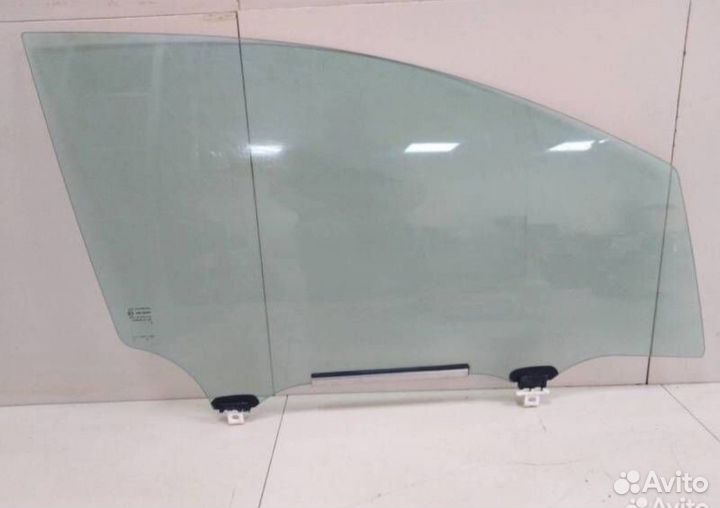 Стекло задней двери Auris