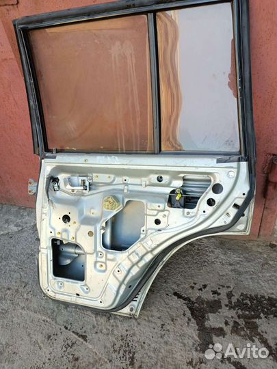 Дверь задняя правая Pajero 2