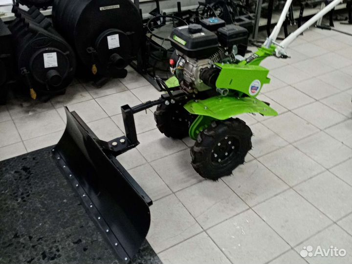 Лопата для уборки снега