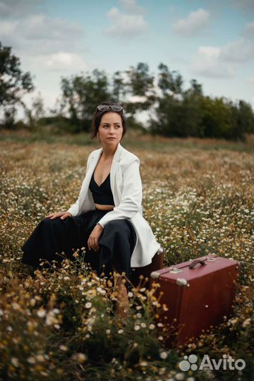 Ведущая с музыкой