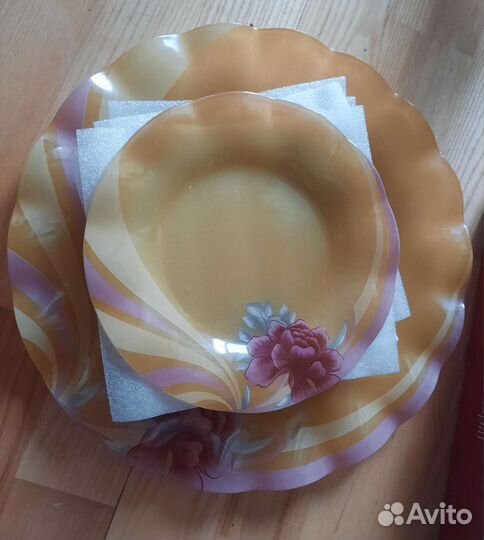 Тарелки мелкие. Из серии не бьющиеся и блюдо