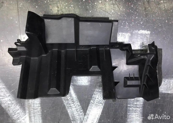 Дефлектор радиатора правый Toyota Land Cruiser