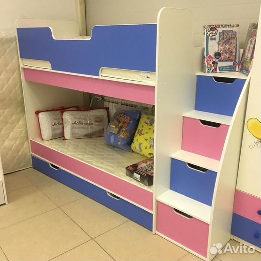 Двухъярусная кровать