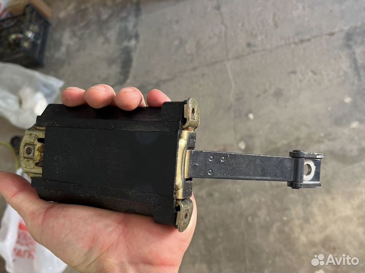 Ограничитель двери Mercedes’