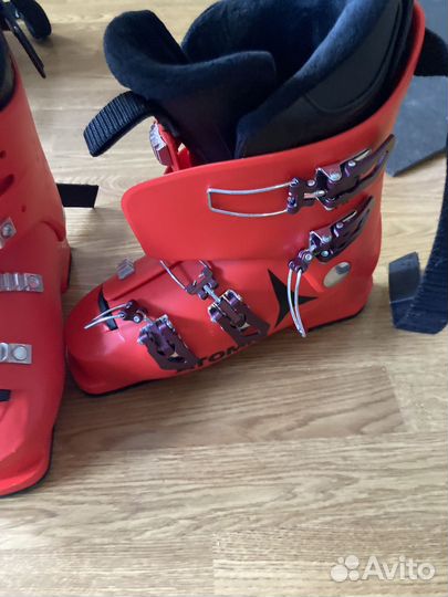 Горнолыжные ботинки atomic