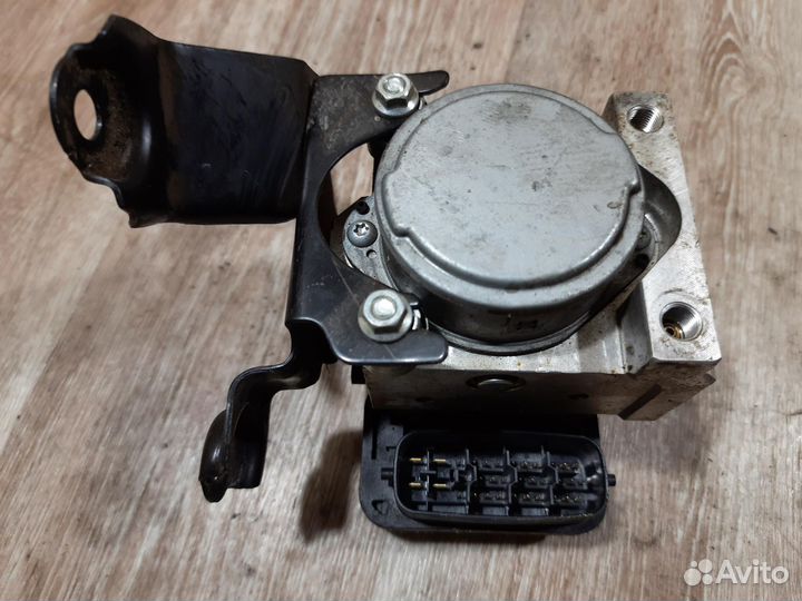 Б/У Б/У Блок ABS МКПП G7 toyota Hilux KUN25 440