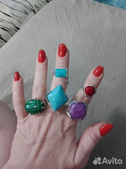 Кольца с натуральным камнем и набор украшений