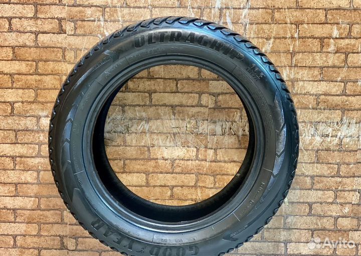 Goodyear Ultragrip Ice Arctic 215/55 R16