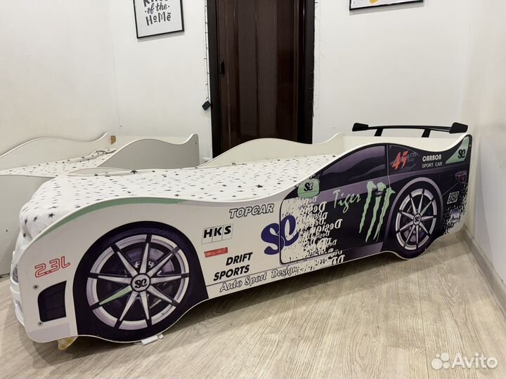 Детская кровать машина