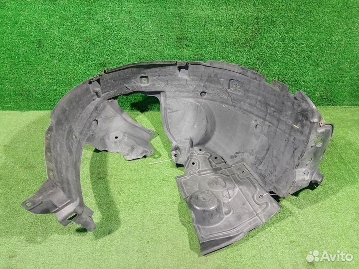 Подкрылок передний правый Nissan X-Trail NT31