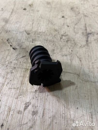 Крепление запасного колеса Mercedes-Benz C-Class