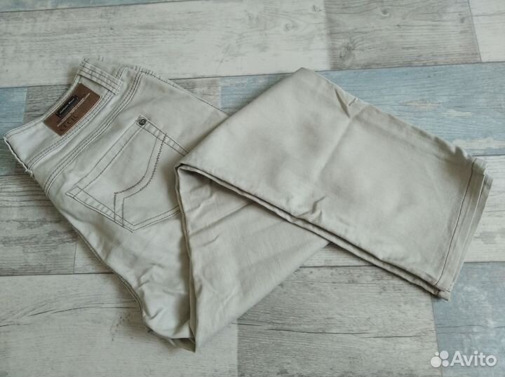 Джинсы женские