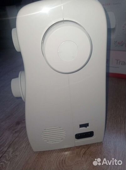 Швейная машинка zinger