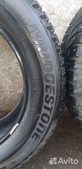 Bridgestone Blizzak Spike-01 225/60 R17