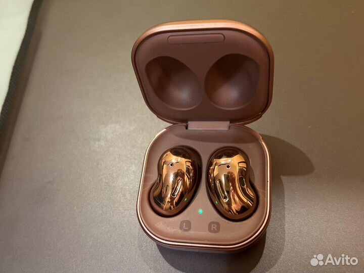 Беспроводные наушники Samsung Galaxy Buds Live RU