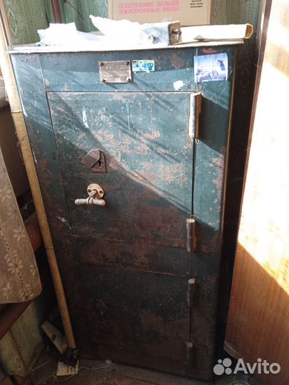 Сейф металлический