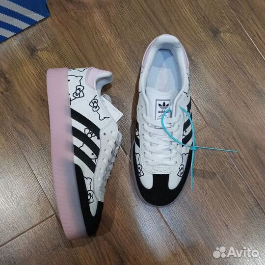 Hello Kitty x Adidas Samba