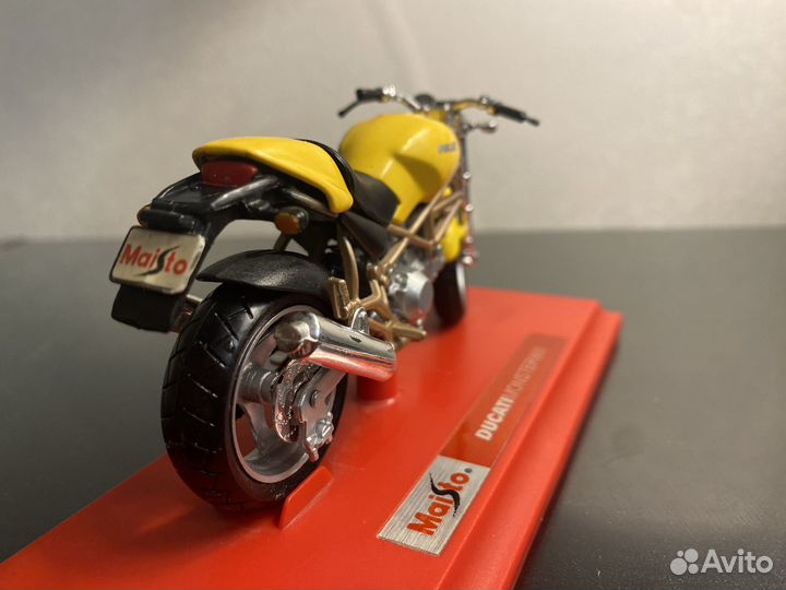 Модель мотоцикла Ducati Monster 900 (1:18)