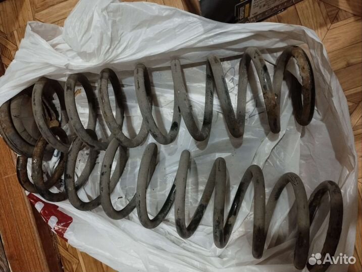 Задние пружины lancer 9