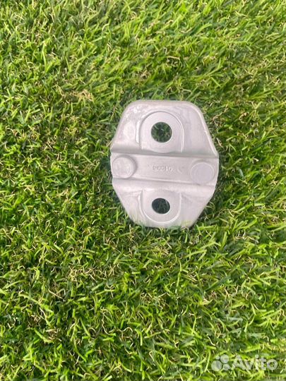 Ответная часть (скоба) замка двери Jeep Wrangler