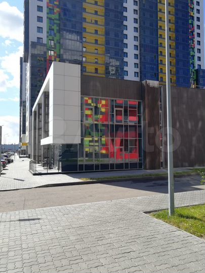 Торгово-офисное здание в ЖК 