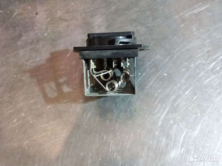 Резистор вентилятора печки Citroen Berlingo M59