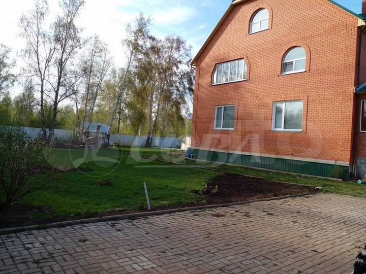 Коттедж 278 м² на участке 15 сот.