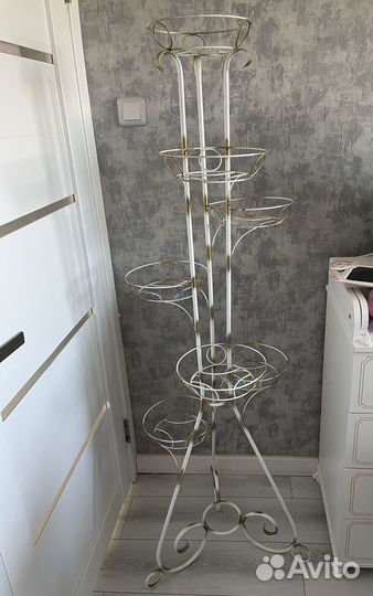 Подставка для цветов металлическая