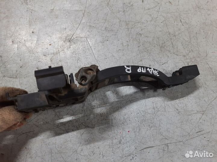 Кронштейн ручки задней правой Форд Фокус 2