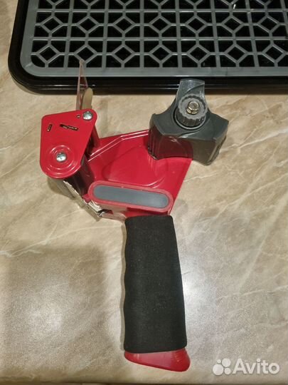 Диспенсер для скотча