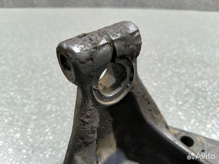 Кронштейн рессоры крепление под болт M16 scania