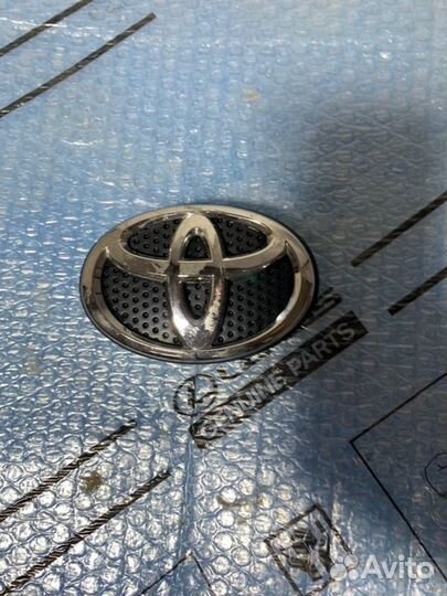Эмблема Toyota Rav4 XA40 2015