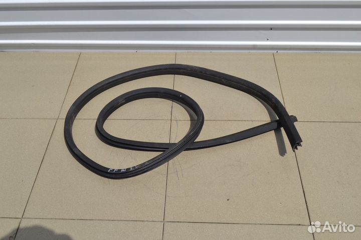 Уплотнительная резинка двери задняя левая Ford Foc