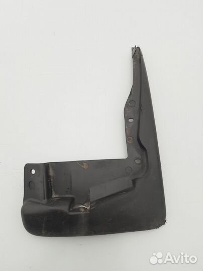 Брызговик передний правый Skoda Fabia