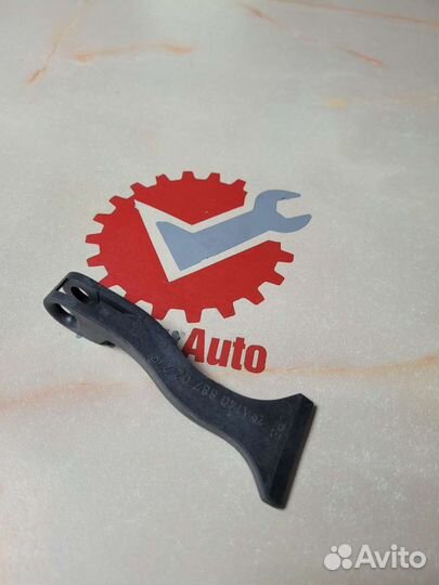 Лапка замка капота w140