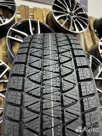 Bridgestone Blizzak DM-V3 285/45 R22 110T