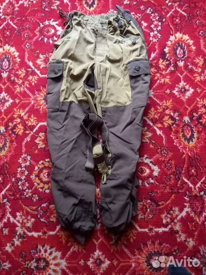 Камуфляж, ножи для ледобура и сиденье неопреновое