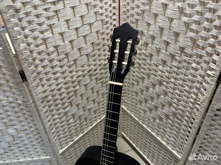 Гитара черная