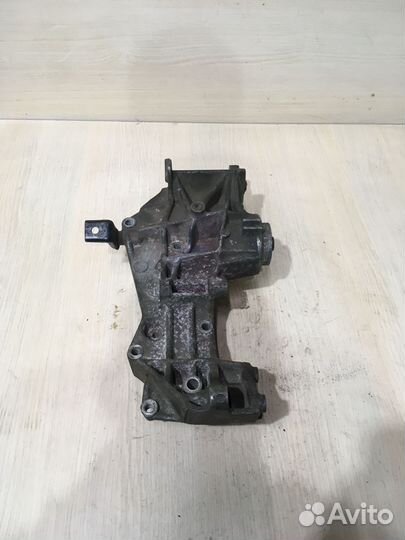 Кронштейн генератора Ауди А4 Б5 1.8 ADR 058145523E