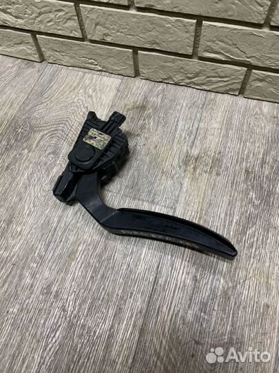 Ford Explorer Педаль газа