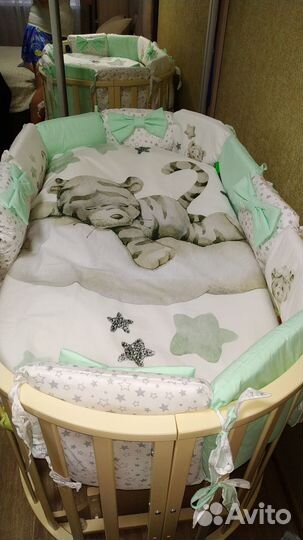 Детская кроватка с универсальным маятником