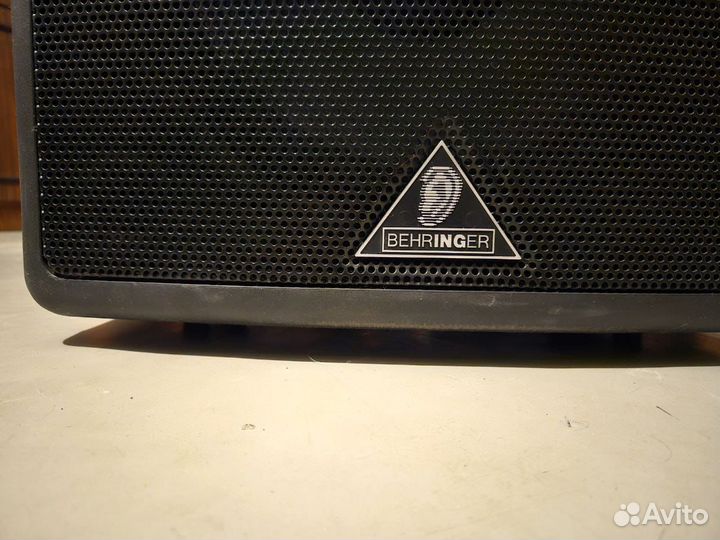 Акустическая система behringer B300