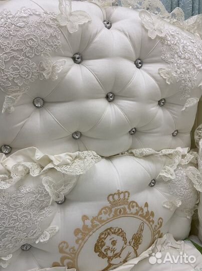 Детская кроватка с маятником и ящиком