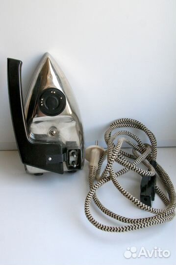 Утюг с паром на подставке пр-во СССР